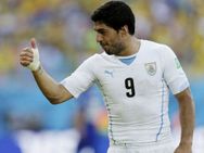 இத்தாலி கால்பந்து வீரரை கடித்த உருகுவே வீரருக்கு ரூ.50 லட்சம் அபராதம், 4 மாதம் சஸ்பெண்ட்!!