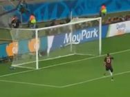 யாரையும் காணோமே.. நாம மட்டும் விளையாடிட்டிருக்கோம்.. பிரேசிலைக் 