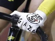 காமன்வெல்த் போட்டியில் 'சேவ் காஸா' கையுறை அணிந்து வந்த மலேசிய சைக்கிள் பந்தய வீரரால் பரபரப்பு!!