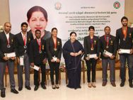 காமன்வெல்த்தில் பதக்கம் வென்றவர்களுக்கு ரூ.2.70 கோடி பரிசு: ஜெயலலிதா வழங்கினார்!