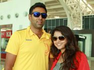 ஏன் மயில்வாகனம், நம்ம வீரர்கள் தோத்ததுக்கு அவங்களோட மனைவியரும், தோழியரும்தான் காரணமாமே!?