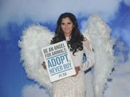 “பீட்டா” வின் பிரதிநிதியானார் சானியா – வெள்ளுடையில் ஜொலிப்பு!