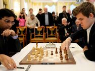 உலக செஸ் சாம்பியன்ஷிப்: முதல் சுற்றை கடுமையாக போராடி 'டிரா' செய்தார் ஆனந்த்!