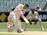 2வது டெஸ்ட்: இந்திய பந்து வீச்சில் ஆஸ்திரேலியா திணறல், 221 ரன்னுக்கு 4 விக்கெட் இழப்பு