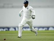 ஆஸி.க்கு எதிரான டெஸ்ட் போட்டிகளில் 50 கேட்சுகள் பிடித்த முதல் இந்திய விக்கெட் கீப்பர் டோணி!