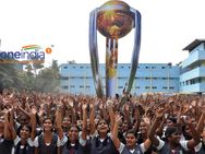 கொளத்தூரில் உலகக் கோப்பை.. இந்திய அணியை மாடல் கோப்பை ஏந்தி வாழ்த்திய மாணவர்கள்!