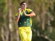 பிலிப் ஹியூக்சை பவுன்சரால் சாய்த்த ஆஸி. வேகம் சீன் அப்பாட்டை ரூ.1 கோடிக்கு வாங்கியது பெங்களூரு!