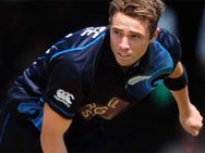 இங்கிலாந்துக்கு எதிராக தீயாய் பந்து வீசி 7 விக்கெட்டுகளை சாய்த்த டிம் சவுத்தி...உலக கோப்பையில் சாதனை