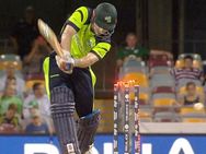 பவுல்ட் ஆகியும் பெயில்ஸ் கீழே விழாததால் தப்பிய பேட்ஸ்மேன்..! ஐக்கிய அரபு எமிரேட்ஸ் வீரர்கள் ஷாக்