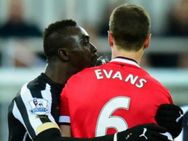 காரித் துப்பி வாய்ச் சண்டை போட்ட கால்பந்து வீரருக்குத் தடை!