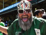 டோணி மீதான என் அன்பால் என் நாட்டவரே என்னை துரோகி என்கிறார்கள்: பாகிஸ்தானிய ரசிகர்