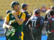 இப்படியும் ஒரு சோகம்... உலக கோப்பை தொடரில், ஒரு ரன்னில் சதத்தை தவறவிட்ட 3வது வீரர் டி வில்லியர்ஸ்!!