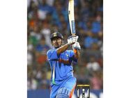 கோடி ரூபாய்க்கு ஏலம் போன டோணியின் ‘பழைய கின்னஸ்’ பேட்... டெல்லி கண்காட்சியில்!