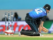 ஷூ கழன்றது கூட தெரியாமல் சுழன்று.. சுழன்று அடித்த பிரெண்டன் மெக்கல்லம்!