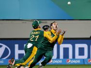 தன் தலையில் தானே மண்ணை அள்ளிப் போட்டுக் கொண்ட தென் ஆப்பிரிக்கா...!