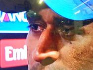 கூல் கேப்டன் டோணியை கண்கலங்க செய்த தோல்வி.. வைரலாகும் போட்டோ!