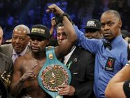 குத்துச்சண்டை: பிலிப்பைன்ஸ் வீரர் மானியை தோற்கடித்து ரூ.1,143 கோடி வென்ற யு.எஸ். வீரர் மேவெதர்