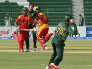 மைதானம் அருகே மர்ம பொருள் வெடிப்பு.. பாகிஸ்தான்-ஜிம்பாப்வே கிரிக்கெட் வீரர்கள் பீதி!