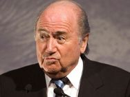 சர்வதேச கால்பந்து சம்மேளனத் தலைவர் பதவியிலிருந்து பிளாட்டர் திடீர் ராஜினாமா!!