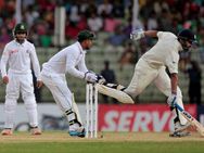 ஆயிரம்தான் அடி வாங்கினாலும், வங்கதேசம் ஒரு வைடு கூட போடலியே!