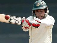 வங்கதேசத்தை காப்பாற்றியது மழை.. டிராவை நோக்கி டெஸ்ட் போட்டி!