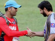 கேப்டன்னா கேவலப்பட்டுத்தான் ஆகனும்.. டோணிக்கு ஆறுதல் கூறும் அப்ரிதி