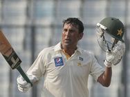 பிராட்மேன் சாதனை தகர்ப்பு.. உலக சாதனை படைப்பு.. பாக். வீரர் யூனிஸ்கான் அபாரம்!