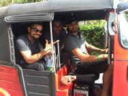 நான் ஆட்டோக்காரன், ஆட்டோக்காரன்: கோஹ்லி, பின்னியை வைத்து ஆட்டோ ஓட்டிய 'பஜ்ஜி'