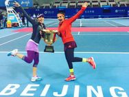 2015ல் 8வது டபுள்ஸ் பட்டத்தை வென்ற சானியா-ஹிங்கிஸ் ஜோடி