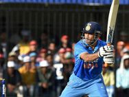 டோணியின் அசத்தல் ஆட்டம்... சமூகவலைதளங்களில் கொண்டாடும் ரசிகர் பட்டாளம்!!