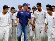 இந்திய அணியை காக்க நீங்கள் கோச்சாக வர வேண்டும்.. பிசிசிஐ நச்சரிக்கும் அந்த பிரபலம் யார் தெரியுமா?