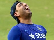 ரெய்னாவுக்கு தண்ணி காட்டிய டோணி.. குபீரென சிரித்த யுவராஜ்சிங்