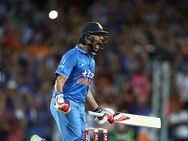 6 பந்திலும் யுவராஜ் சிக்ஸ் அடிக்கனும், நண்பர்களோடு மேட்ச் பாக்கனும்.. உணர்ச்சி கொதிப்பில் ரசிகர்கள்