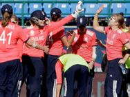 பெண்கள் உலக கோப்பை டி20: இங்கிலாந்திடம் போராடி தோற்றது இந்தியா!