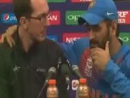 இதுதாங்க அது... ஆஸ்திரேலிய செய்தியாளரிடம் சரமாரியாக கேள்வி கேட்டு கலாய்த்த டோணி!