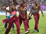 சட்டையைக் கழட்டு கொண்டாடு... பொங்கிப் பெருகிய மேற்கு இந்திய உற்சாகம்!