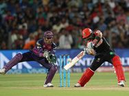 தொடர்ந்து 4 தோல்வி.. டாஸ் போட வேறு யாரையாவது அனுப்புவாரா கோஹ்லி?