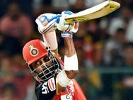 பிட்ச் கை விட்டுருச்சு மச்சி... புலம்பும் பெங்களூர் ராகுல்!