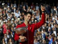 வரலாறு படைத்தார் ஜோகோவிக்.. முதல் பிரெஞ்சு ஓபன் பட்டத்தை வென்றார்.. !