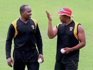 பக்கத்து வீட்டுக்காரனா இருந்து என்ன புண்ணியம்.. தெ.ஆப்பிரிக்காவைத் தாக்கும் ஜிம்பாப்வே பயிற்சியாளர்!