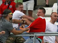 ரசிகர்கள் வன்முறை... ரஷ்ய அணிக்கு அபராதம் விதித்தது ஐரோப்பிய கால்பந்து சம்மேளனம்!