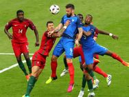 யூரோ 2016: பிரான்ஸை வீழ்த்தி வெற்றி வாகை சூடிய போர்ச்சுகல் அணி - கோப்பையை முத்தமிட்ட ரொனால்டோ