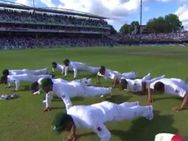 கங்குலி சட்டையை கழற்றி வீசிய லார்ட்ஸ் மைதானத்தில், பாக். கிரிக்கெட் வீரர்கள் அடித்த கூத்தை பாருங்க