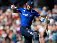 ஹேல்ஸ் அதிரடி.. ஒருநாள் கிரிக்கெட்டில் 444 ரன்கள் குவித்து இங்கிலாந்து அணி உலக சாதனை !