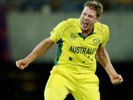 ஜேம்ஸ் பால்க்னெர் ஹாட்ரிக் எடுத்து அசத்தல்... ஆனாலும் ஆஸி.க்கு தோல்வி தான்!