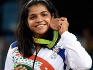 பதக்கம், பெருமை, பாராட்டு... கூடவே சாக்‌ஷிக்கு குவியும் “பணப் பரிசுகள்”!