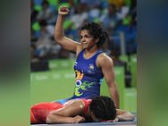 காலைப் பிடித்து மடக்கி தூக்கிப் போட்டு அமுக்கி.. 10 விநாடிகளில் பதக்கத்தை அள்ளிய சாக்ஷி!