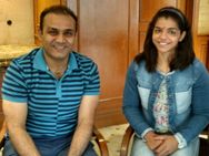 வீரேந்திர சேவாக்கை சந்தித்த மல்யுத்த வீராங்கனை சாக்ஷி மாலிக்