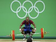 ஆண்கள் 77 கிலோ பளுத்தூக்கும் போட்டி... தமிழக வீரர் சதீஸ் சிவலிங்கம் தோல்வி !