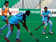 ஒலிம்பிக் ஹாக்கி.. இங்கிலாந்திடம் திணறிய இந்திய மகளிர்... 0-3 கோல் கணக்கில் தோல்வி !